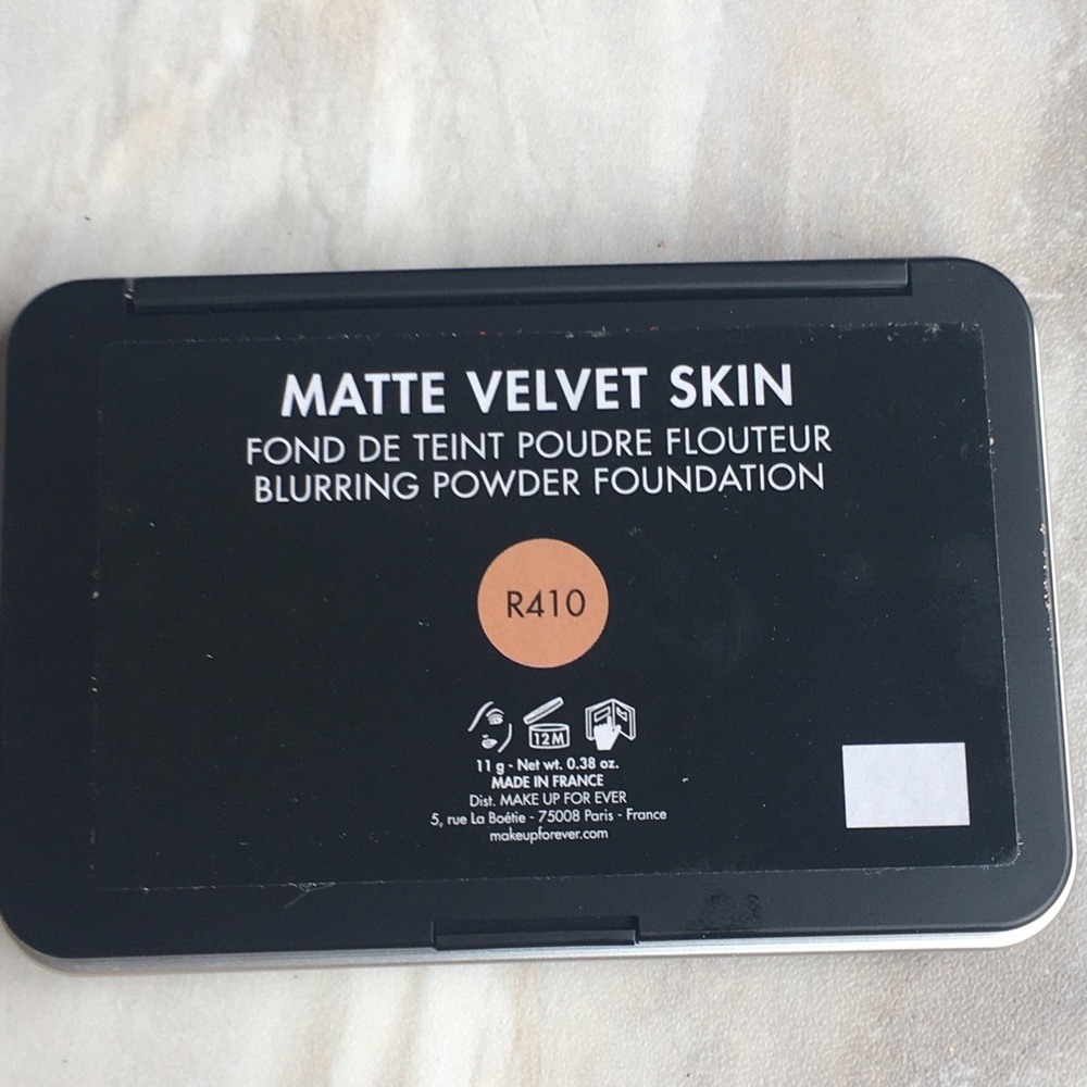 Makeup Forever R410 Matte Velvet Powder Foundation - Picture 7 of 7